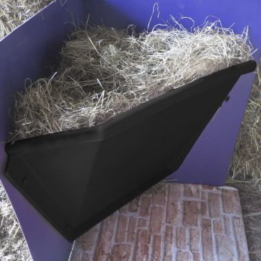 Corner hay feeder